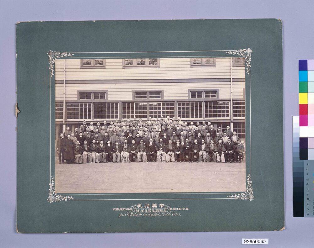 作品画像：[丸善株式会社社員集合写真]