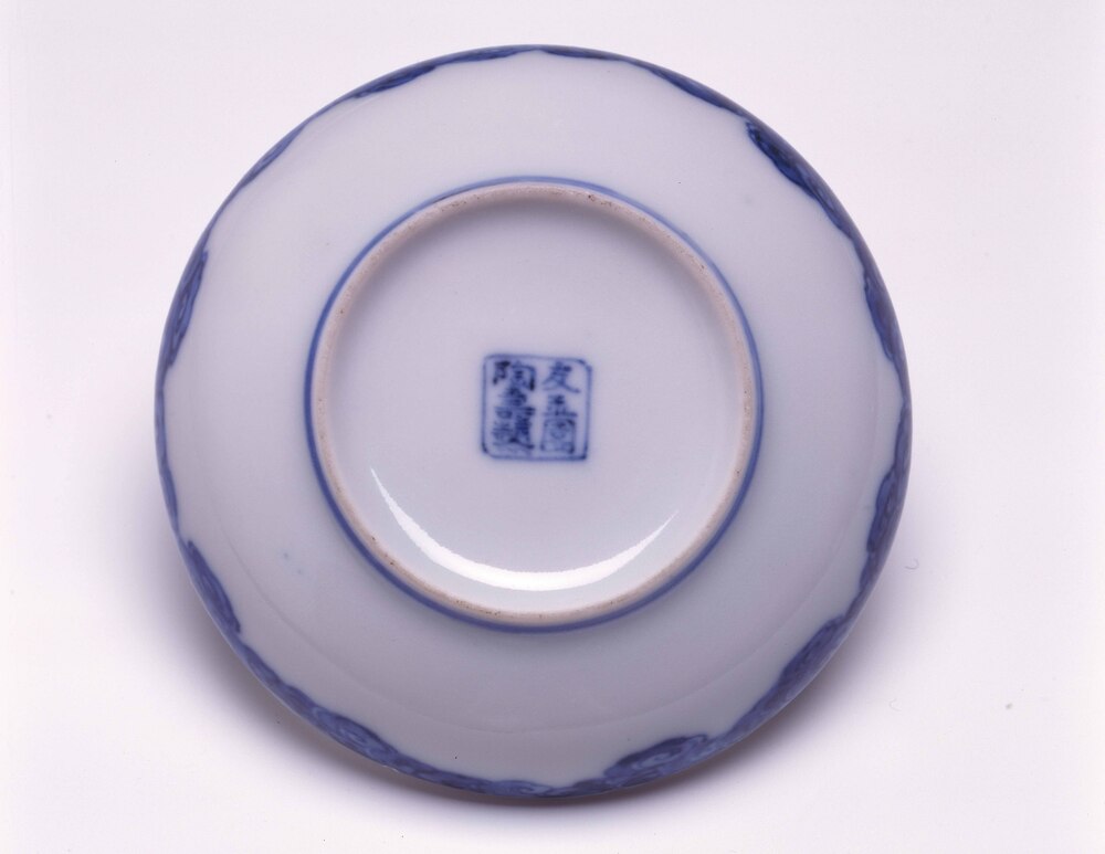 作品画像:青華龍香盒