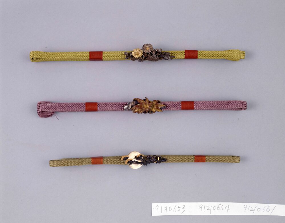 作品画像:吉野立田(紅葉に桜)彫帯留付帯締