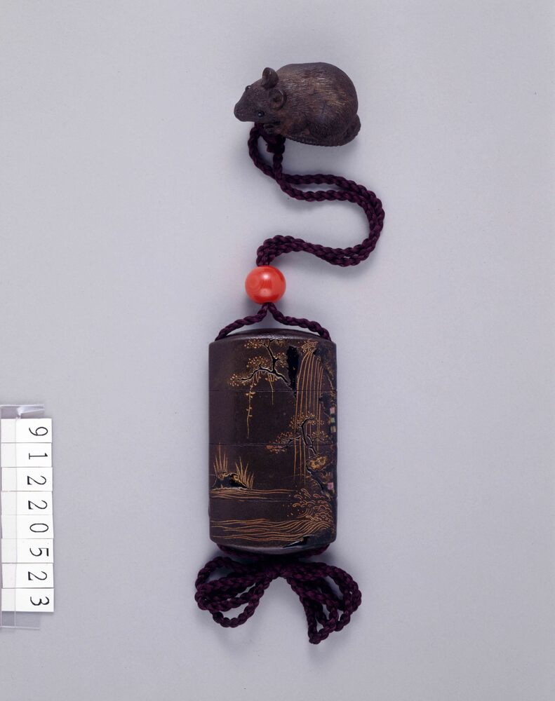 作品画像:瀧山水蒔絵印籠