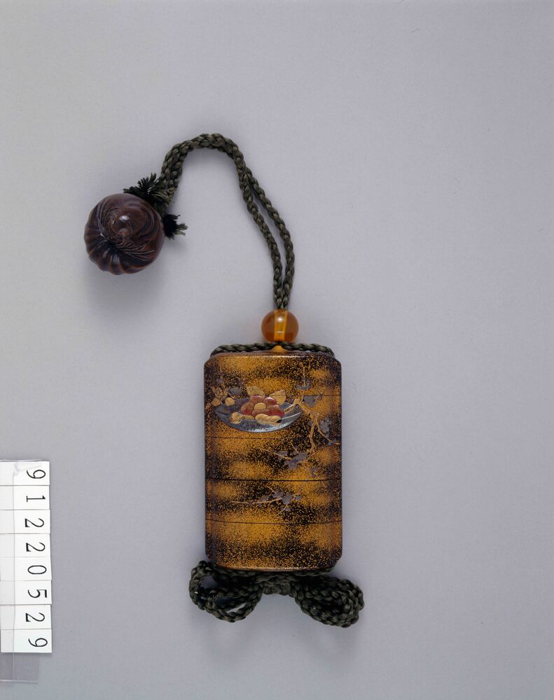 作品画像:生花卓蒔絵印籠