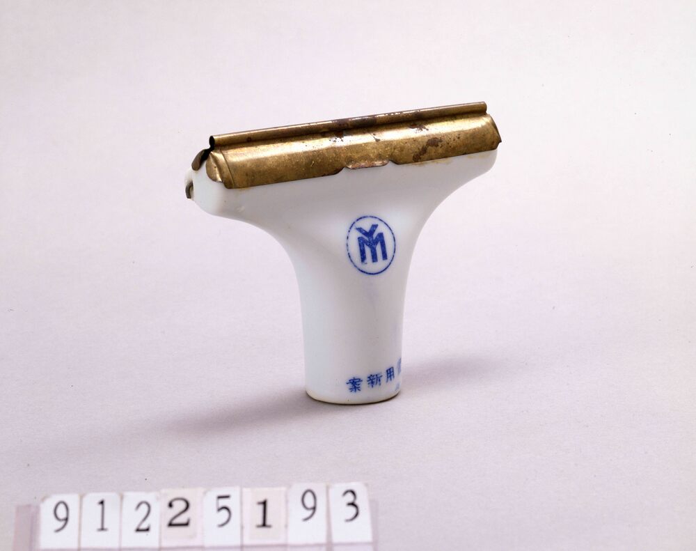 作品画像：陶製毛糸伸ばし器