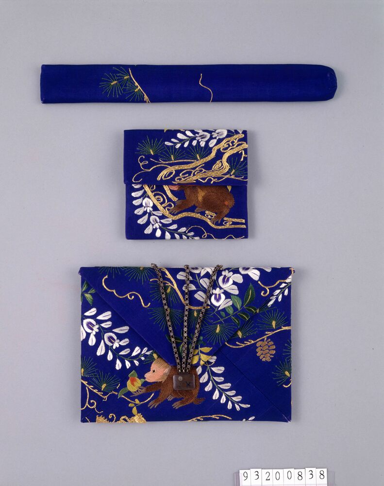 作品画像:刺繍藤に猿図懐中たばこ入れ