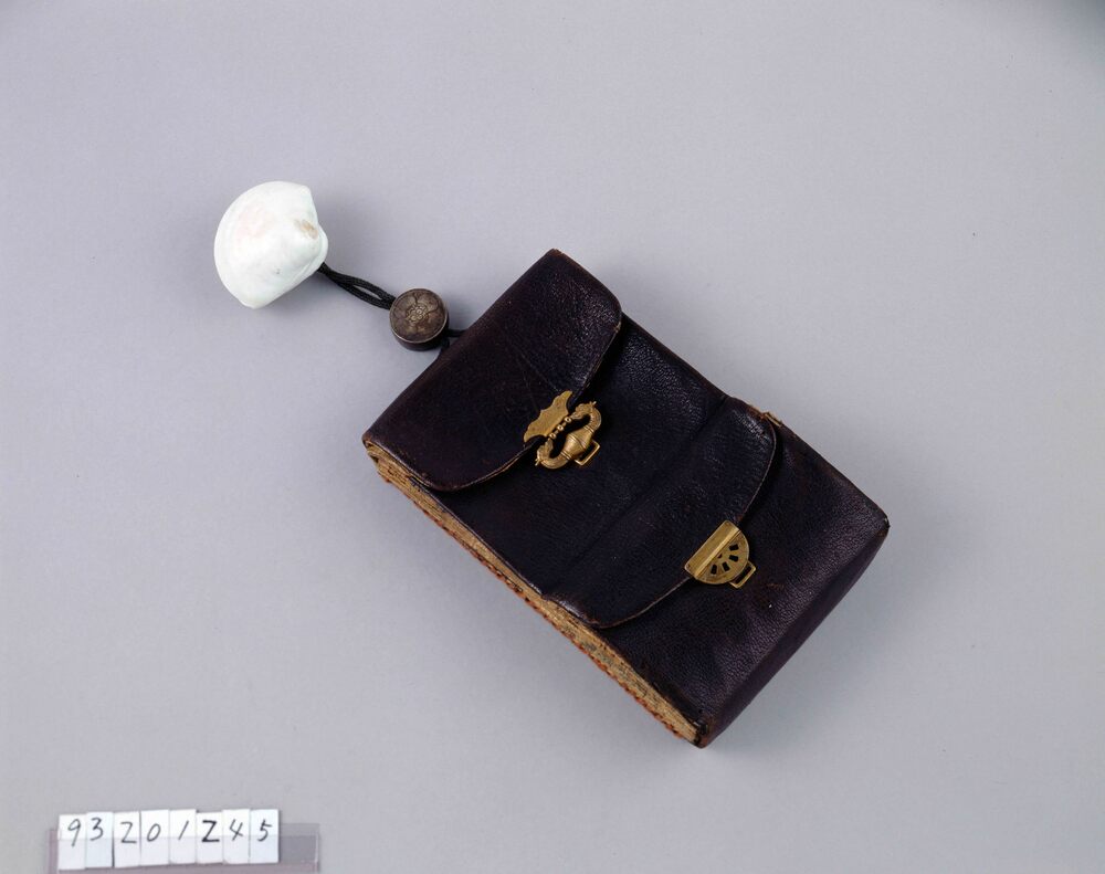 作品画像:黒革大提物