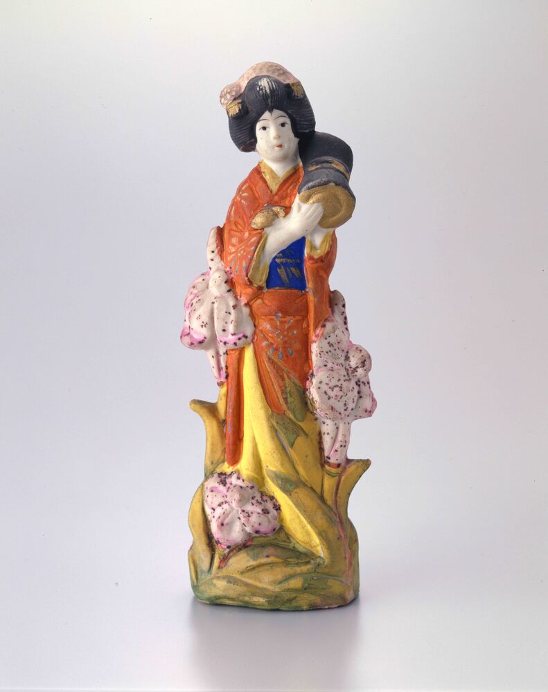 作品画像：陶製人形　花と着物
