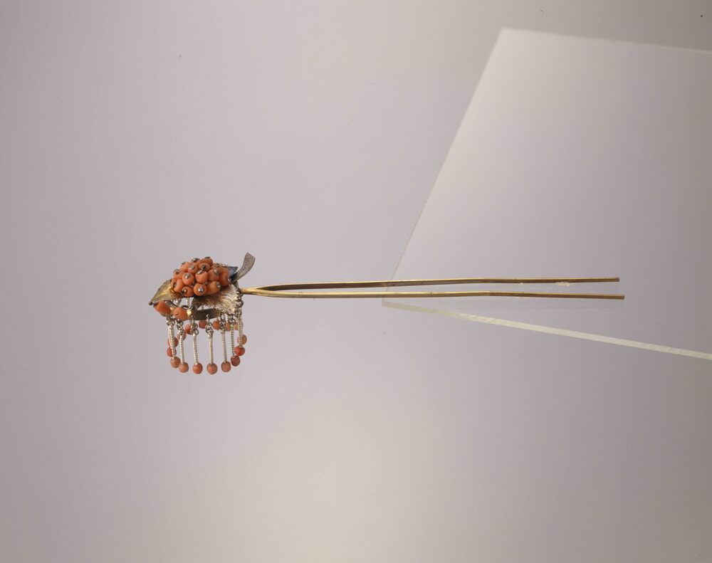 作品画像：珊瑚飾紫陽花びらびら簪
