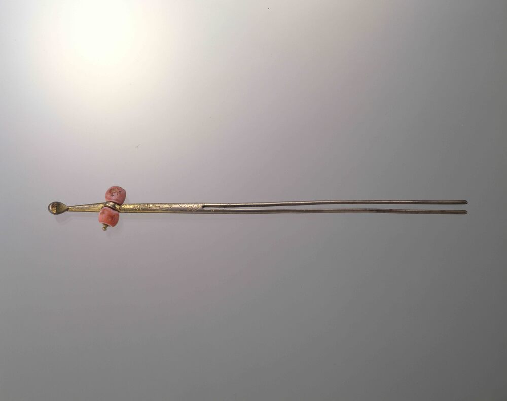 作品画像:銀鍍金珊瑚瓢箪飾耳掻簪