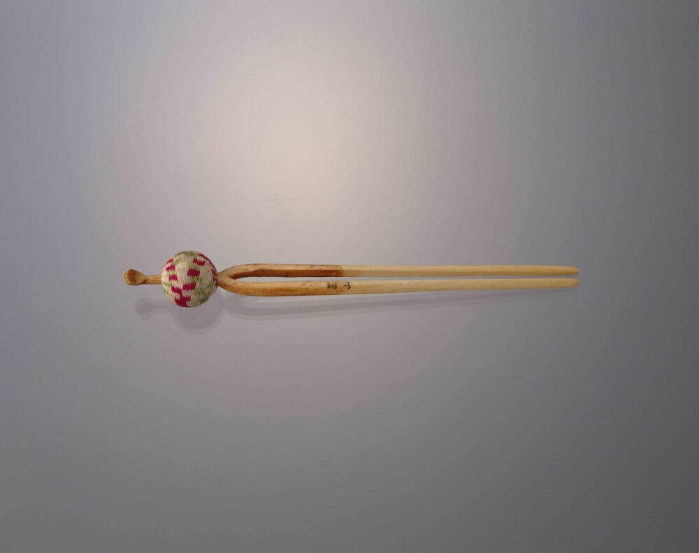 作品画像:象牙毬飾簪