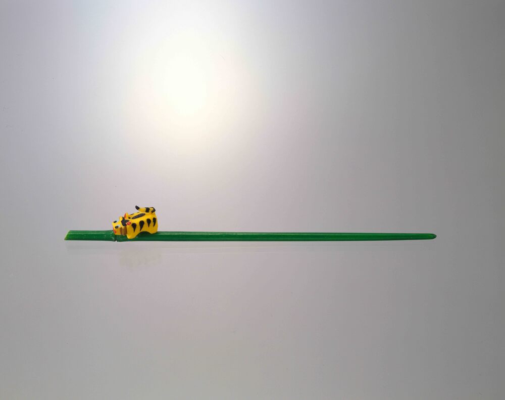 作品画像:象牙製張子虎飾竹節形簪