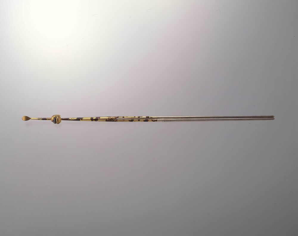 作品画像:銀鍍金色画薬玉飾簪