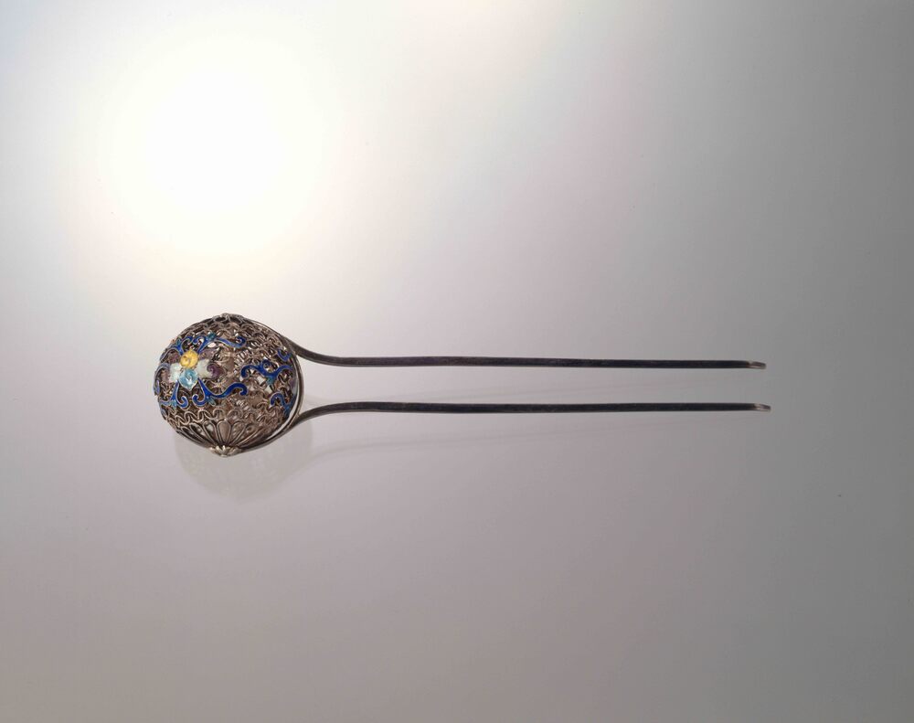 作品画像:銀平戸細工七宝花飾楠玉簪
