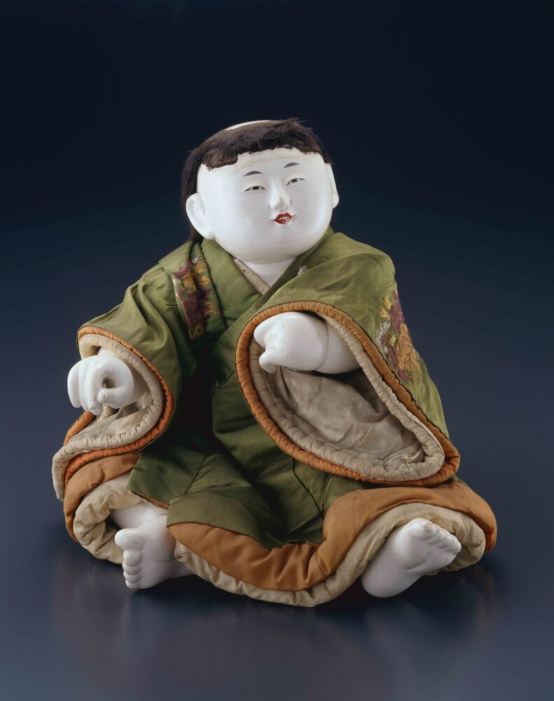 作品画像:和宮下賜御所人形「打出の小槌を曳く童子」