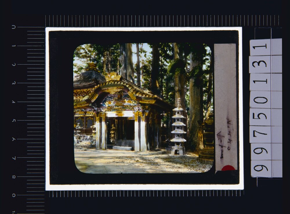 作品画像:日光 東照宮手水舎(幻燈原板)