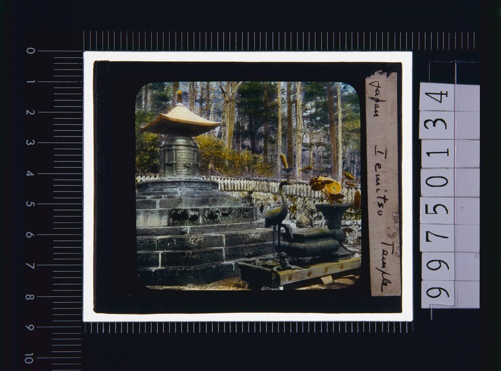 作品画像：日光 東照宮家康宝塔(幻燈原板)
