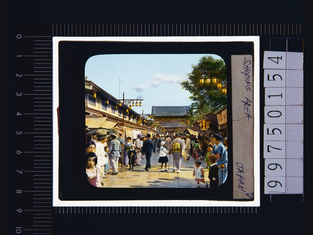 作品画像:東京 浅草仲見世(幻燈原板)