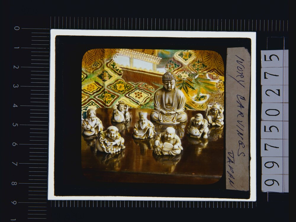作品画像:根付 仏像(幻燈原板)