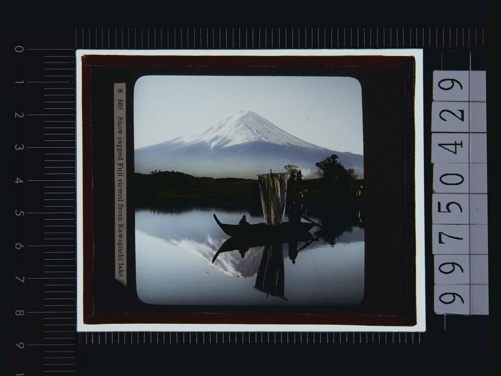 作品画像:河口湖から見た冠雪の富士山(幻燈原板)