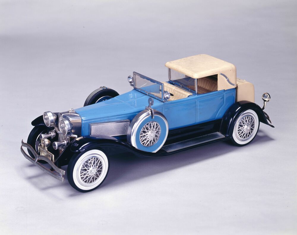 作品画像:車形ウィスキー瓶