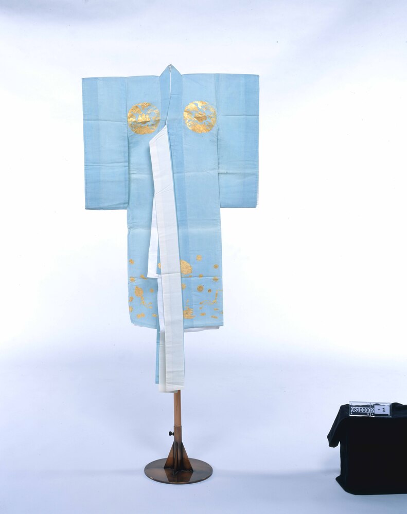 作品画像:浅黄平絹地宝尽文摺箔産着