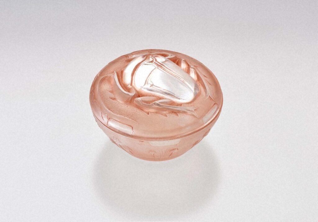 作品画像：クリーム・ケース《スカラベ》