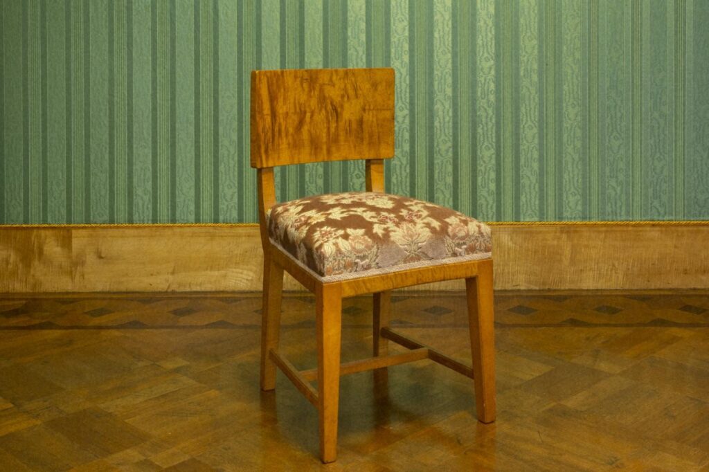 作品画像：小椅子、長椅子（第一応接室）