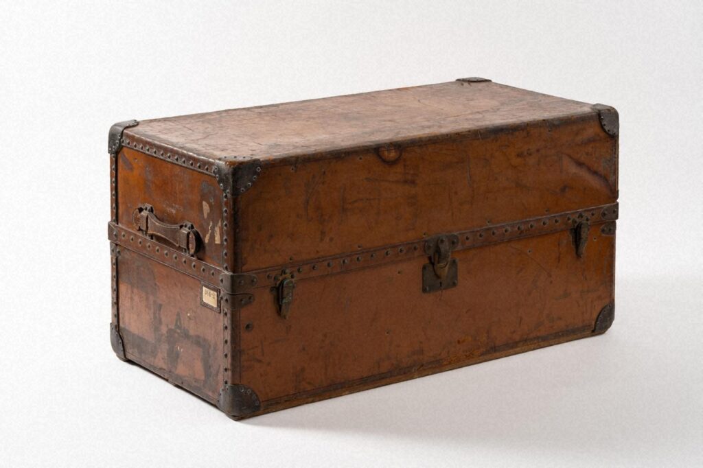 作品画像：ワードローブ・トランク