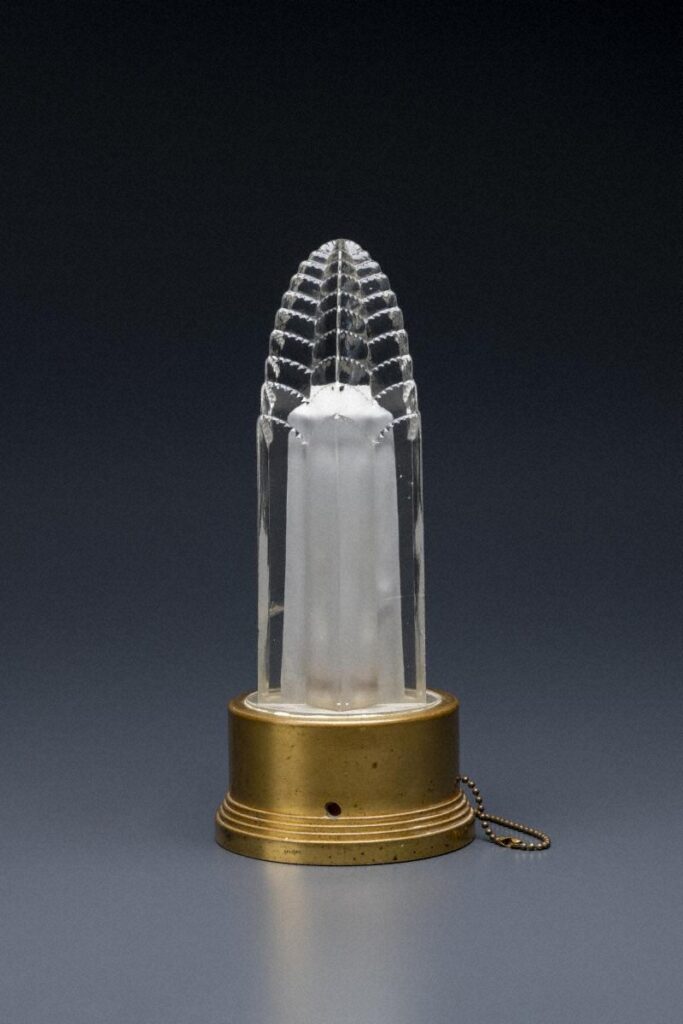 作品画像：テーブル・ランプ《ノルマンディー》