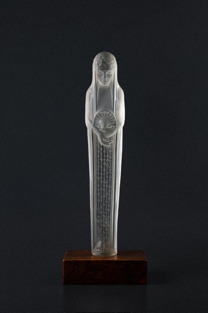 作品画像：立像《フランスの水源　ガラテ》