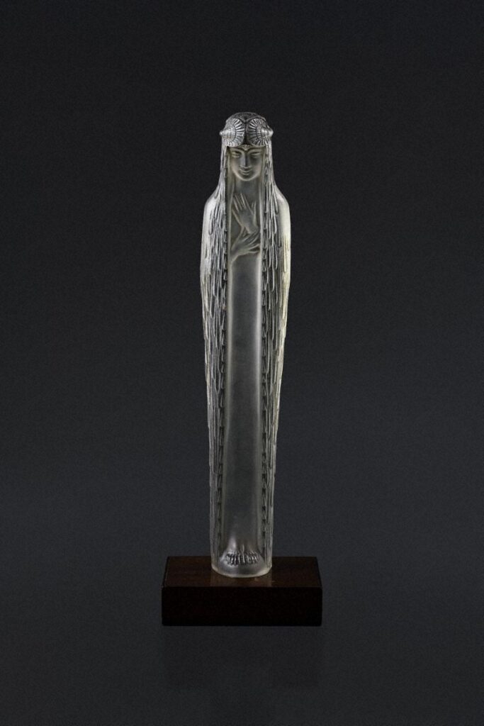 作品画像：立像《フランスの水源　ダフネ》