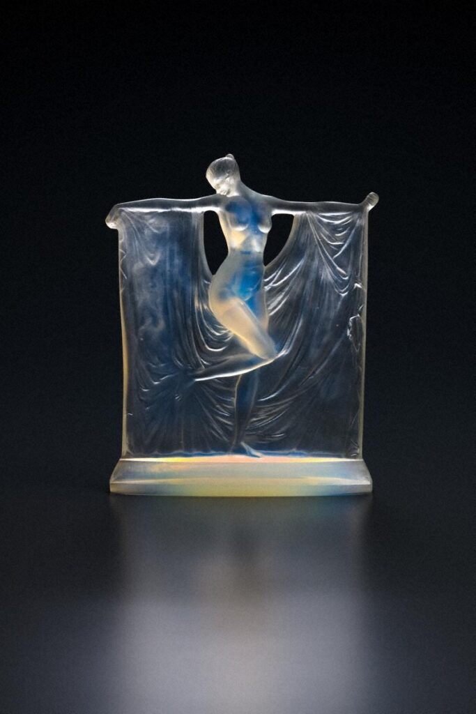 作品画像：立像《スザンヌ》