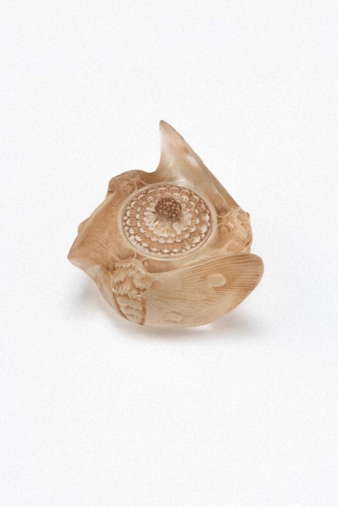 作品画像：インク壺《三匹の蝶》