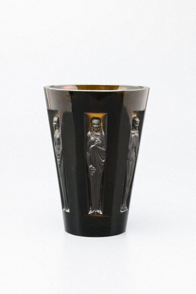 作品画像：花瓶《六人の人物》