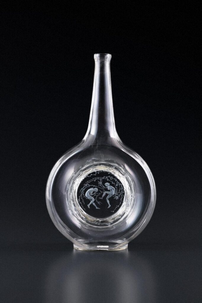 作品画像：平形デカンタ《二人の踊り子》