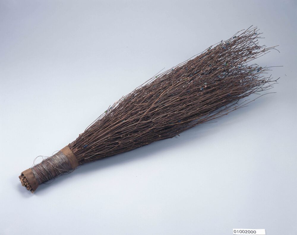 作品画像：『歴朝坤徳録』扉絵モチーフ 玉はばき