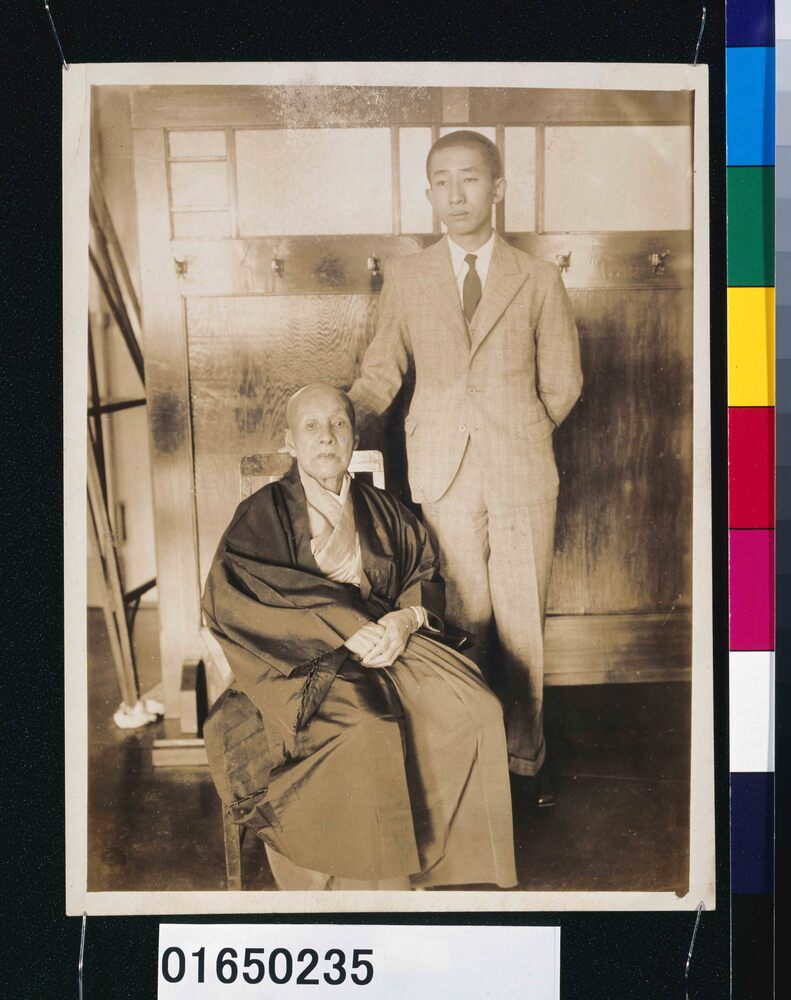 作品画像：川村清雄・清衛父子(聖徳記念絵画館にて)