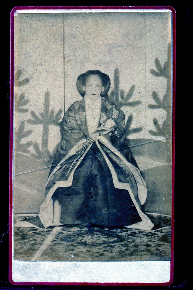 作品画像：装束女性像