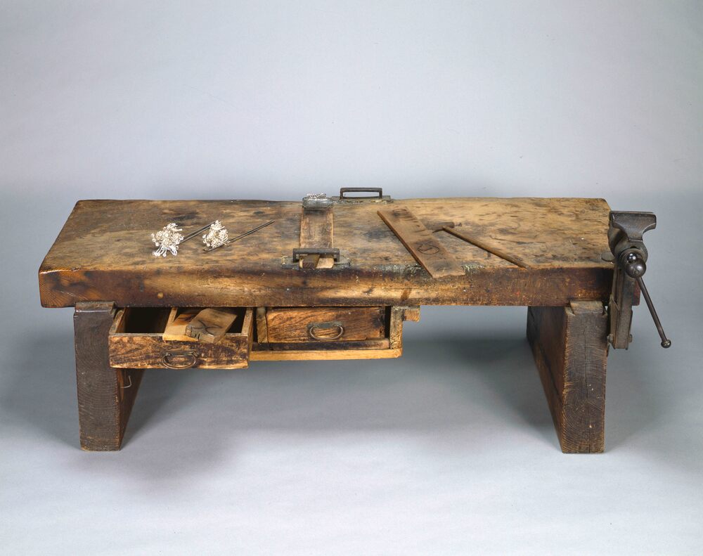 作品画像：おしぎ（作業台）