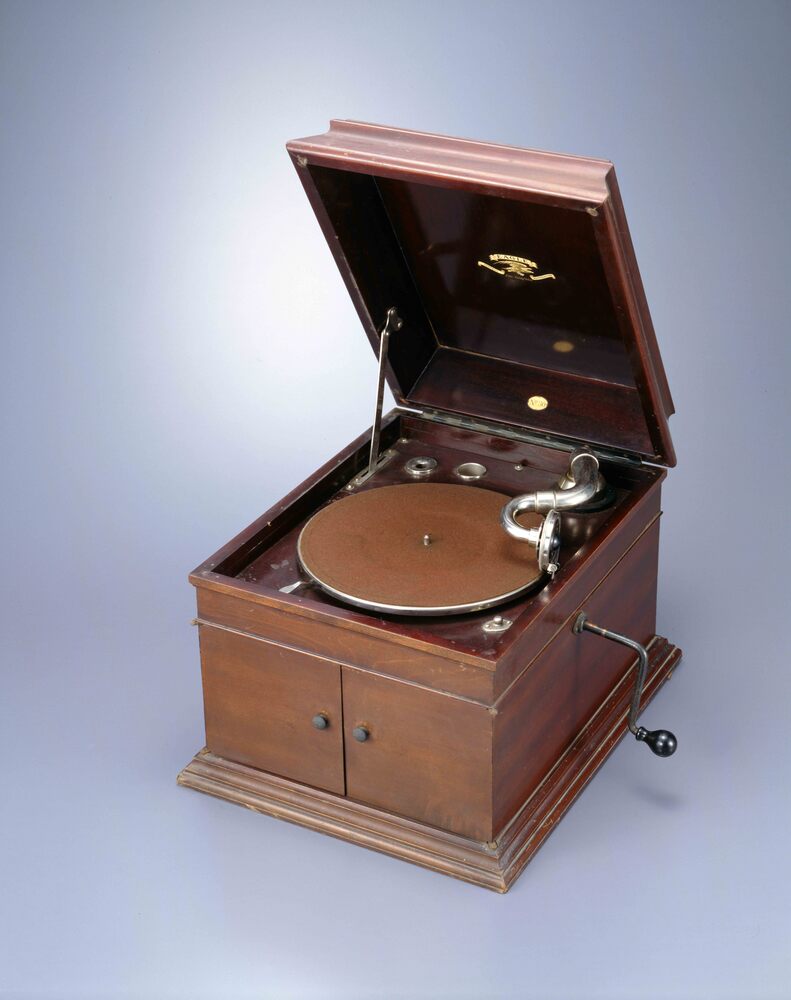作品画像：蓄音機