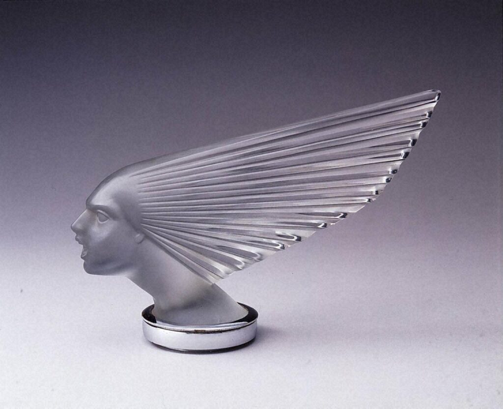 作品画像：カーマスコット《勝利の女神》