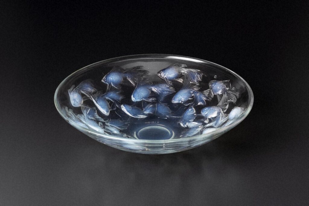 作品画像：平鉢《金魚》