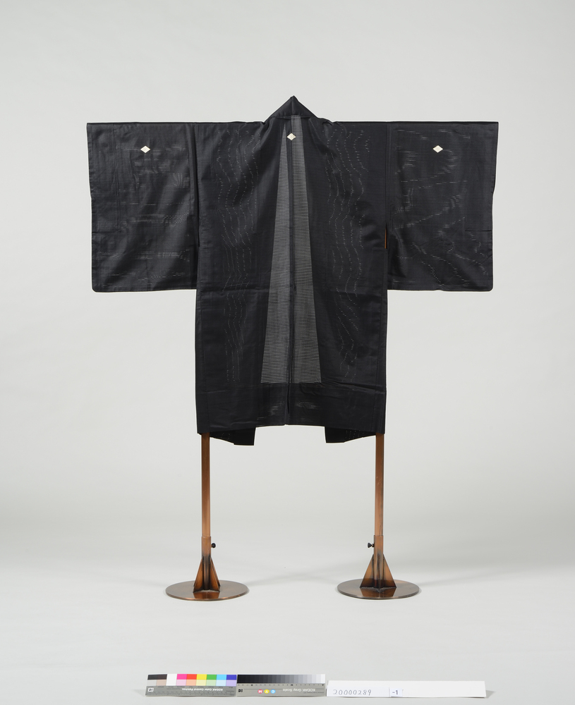 黒絽羽織　四つ割菱紋付