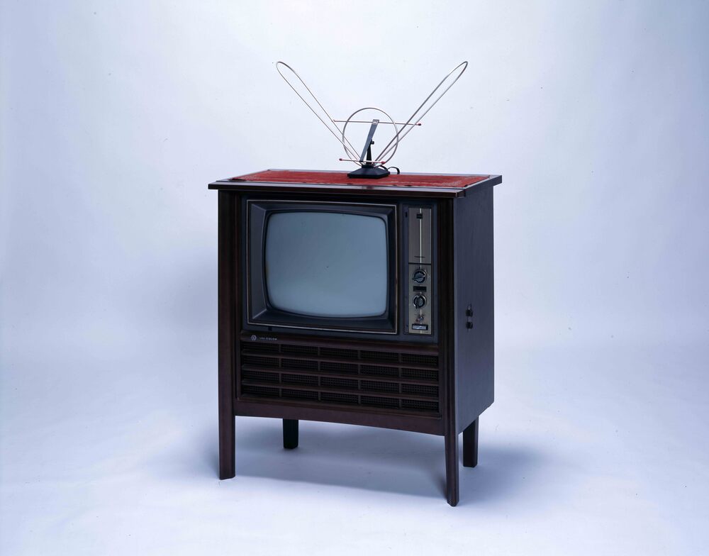 カラーテレビ