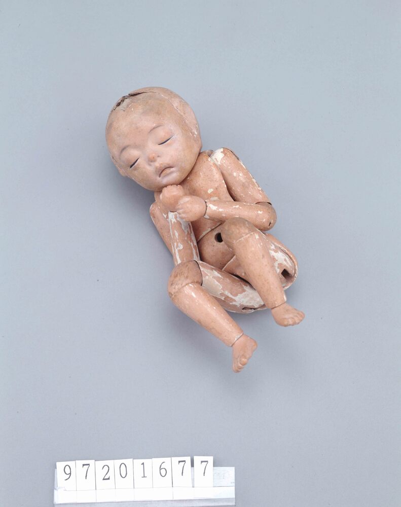 作品画像：胎児人形