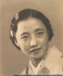 作品画像：(和服の婦人像)