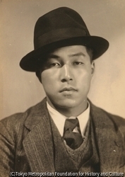 作品画像：(帽子をかぶった男性像)