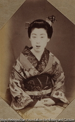 （女性半身像）