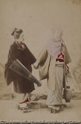 作品画像：（傘を持つ女性と頭巾の女性）