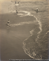 作品画像：海辺 5人