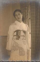 作品画像：(和服の女性像)