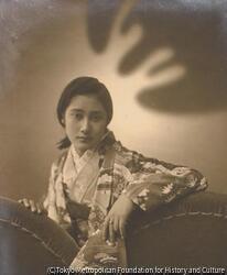 作品画像：(和服の女性像)